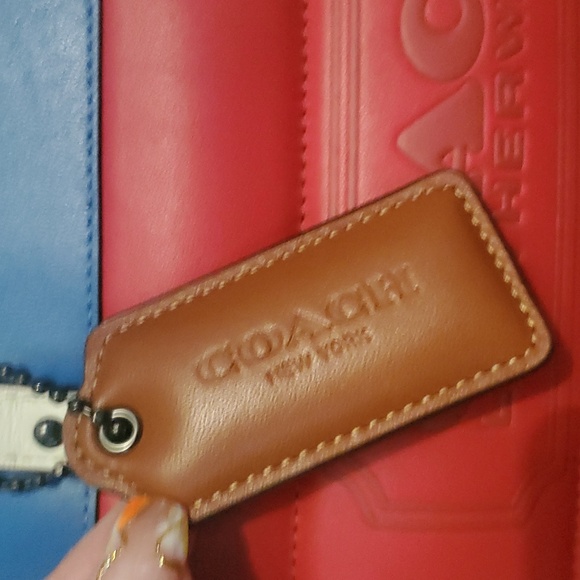 RETAIL Coach Puffy Quilted Field Tote 22 - Picture 11 of 13